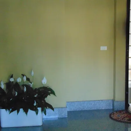 Franca's House דירה